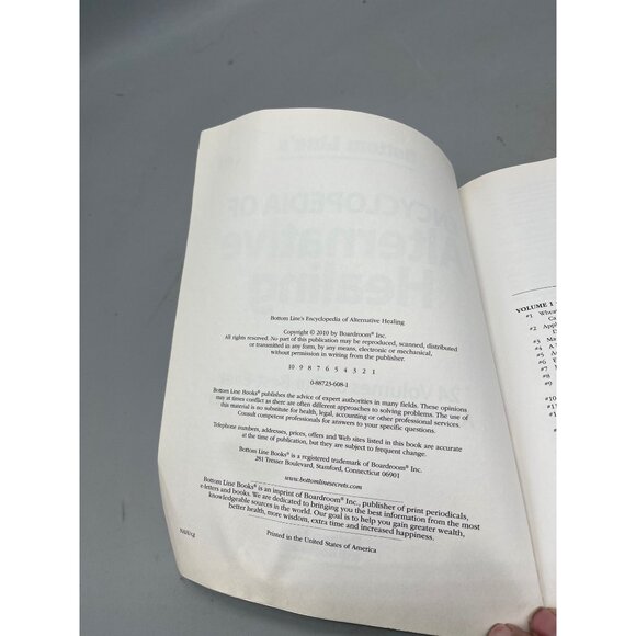 Encyclopedia of alternative healing bottom line paperback book 2010 English READ - Picture 6 of 7